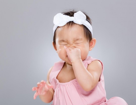 Trẻ em bị nghẹt mũi khó thở khi ngủ: Nguyên nhân và cách giải quyết