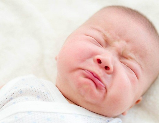 Trẻ sơ sinh ngủ ít - Cảnh báo về sức khỏe và tâm lý của bé