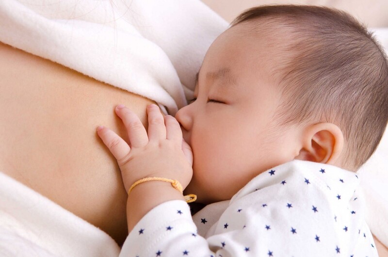 Có nên bổ sung DHA cho trẻ 6 tháng tuổi thông qua nguồn sữa mẹ