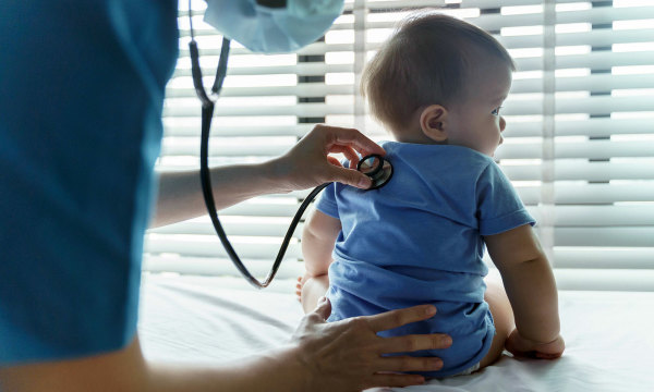 Trẻ sơ sinh bao nhiêu độ là sốt?